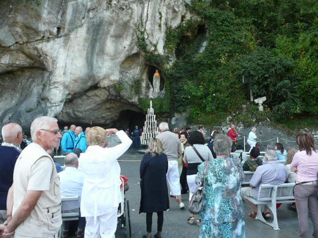 LOURDES 2010   (11).JPG
